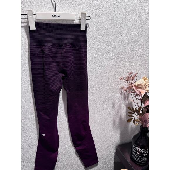 EUC Lululemon Ebb to Train Tight 25" Leggings Burgundy Stripe Size 2‎ - Picture 1 of 3